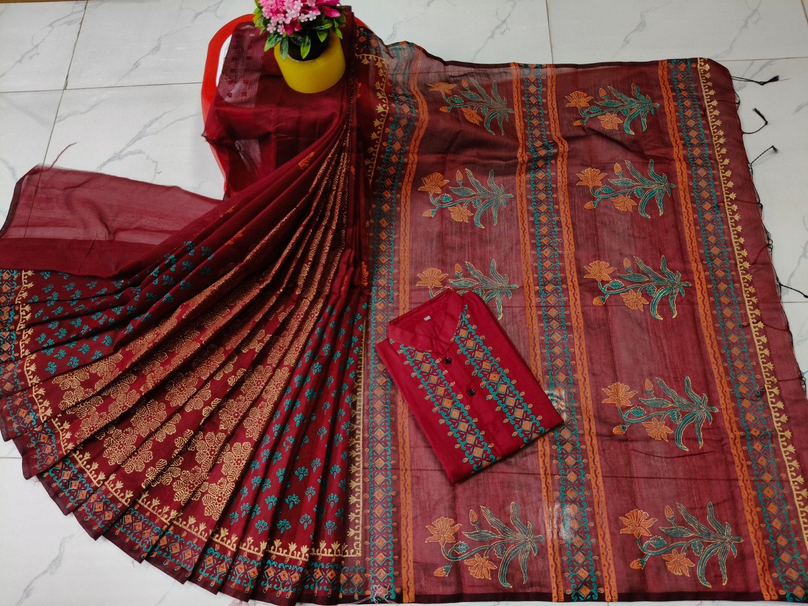 লাল-সাদা কাপল ড্রেস কালেকশন